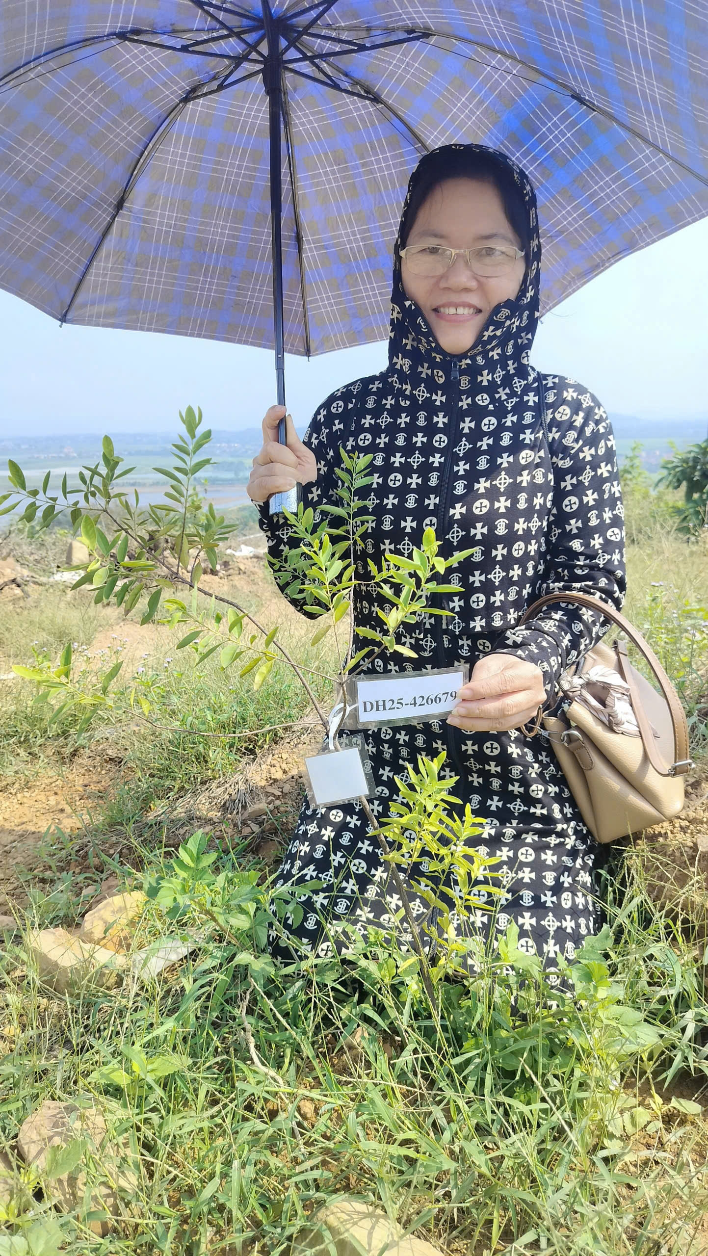 Chị: Phạm Thị Mậu
